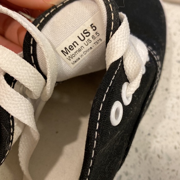 Vans sneakers- women US size 6.5 - Picture 5 of 6